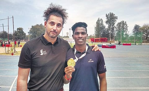 Indian athlete Praveen Chithravel (R) has his sight set on Paris 2024. (File Photo)