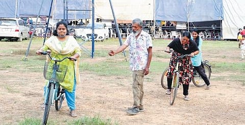 Women learning cycling at Vattiyoorkavu