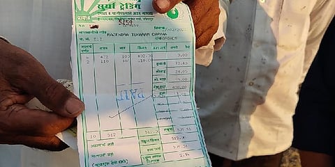 Rajendra Chavan showing his receipt he recieved from the trader. (Photo | Ravindra Kumar Adi Twitter)