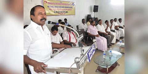 AIADMK alliance candidate holding a discussion with industry heads in Erode on Saturday | Express