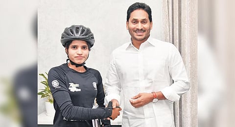 Aasha Malviya, the Madhya Pradesh girl who is on a 25,000 km cycle expedition to convey the message of woman safety and empowerment