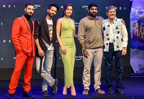 Actors Shahid Kapoor, Amol Palekar, Vijay Sethupathi, Raashil Khanna and Bhuvan Arora pose for photographs during the trailer launch of web series 'Farzi'. (Photo | PTI)