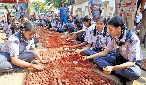 Under the title, ‘Conserve Nature’, 5,000 students led by nodal officers of students in responsible police initiatives (SIRPI), which is a city police scheme, took part in the event.