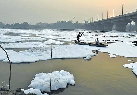 Yamuna slum dwellers asked to leave