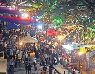 People throng Chandni Chowk near Russell Market in Shivajinagar | Vinod Kumar T