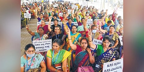 ​  Responding to the strike call given by Karnataka State Government Employees’ Association, Bruhat Bengaluru Mahanagara Palike  workers protest in Bengaluru on Wednesday | Shashidhar Byrappa   ​