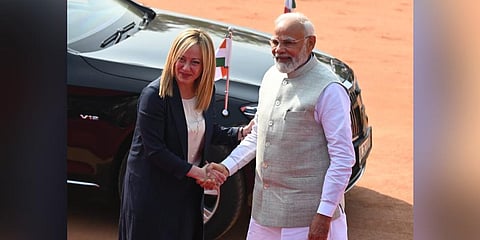 PM Modi greets Italian Prime Minister Giorgia Meloni during Meloni’s ceremonial reception at the Rashtrapati Bhavan in New Delhi on Thursday. (Photo | Shekhar Yadav)