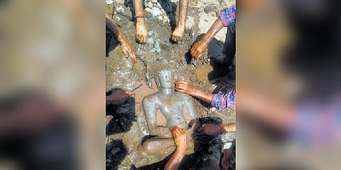 Villagers behold the statue of a Jain Tirthankara at Hebbal village of Hukkeri taluk in Belagavi district on Tuesday