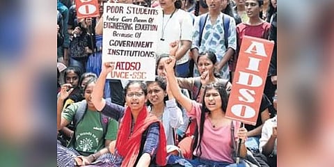 ​  Students protest against the gover­nment on Thursday | Nagaraja Gadekal  ​