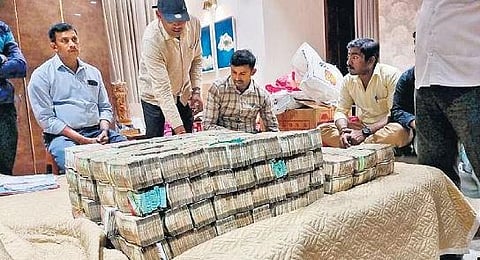 Video grab of Lokayukta police with the cash recovered from the house of BJP MLA K Madal Virupakshappa’s son Prashanth Madal in Bengaluru on Friday |PTI