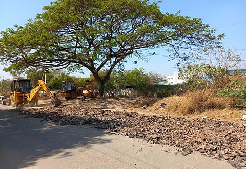 The road also links Coimbatore International Airport with Vilankurichi and Codissia Road. However, the 1.5 km road is in a bad shape and turns slippery during the rainy season.