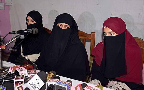 Aisha Noori (centre), sister of jailed Samajwadi Party leader Atique Ahmed, addresses a press conference, in Prayagraj, Monday, March 6, 2023. (Photo | PTI)