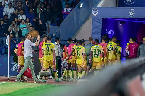 Head coach Ivan Vukomanovic with his Kerala Blasters FC team walking off during the ISL playoff match against Bengaluru FC. (Photo | Indian Super League Twitter)