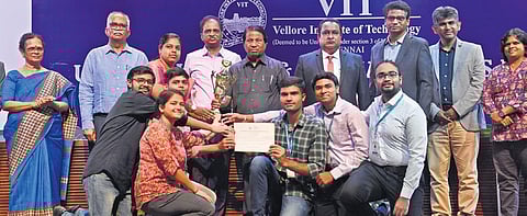 VIT founder cum V-C Dr G Viswanathan felicitating best performers | Ashwin Prasath