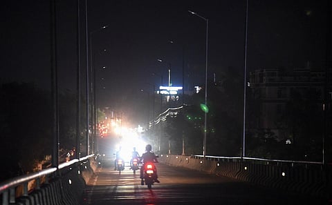 The stretch of the Tiruchy-Dindigul highway going dark without street lights | Express