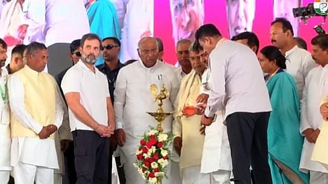 Rahul Gandhi addressing the 'Jai Bharat Rally' in Kolar, Karnataka. (Photo| Congress @ Twitter)
