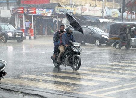 A two-wheeler rider negotiates through rain in Bhubaneswar on Saturday | Shamim  Qureshy