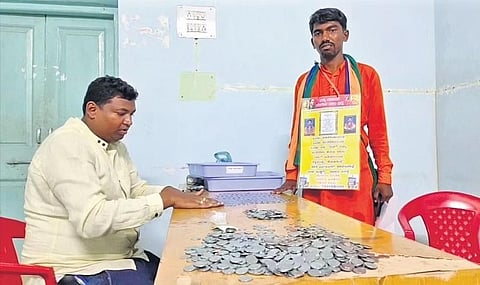 An election official counts the coins deposited by independent candidate Yankappa in Yadgir on Tuesday | Express