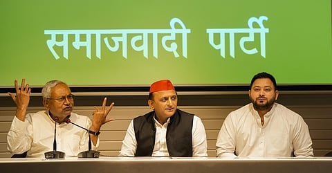 Nitish Kumar and Akhilesh Yadav in a press conference in Lucknow. ( Photo | PTI )