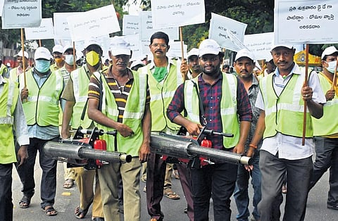 VMC workers taking part in a rally to mark World Malaria Day in Vijayawada on Tuesday I Prasant Madugula