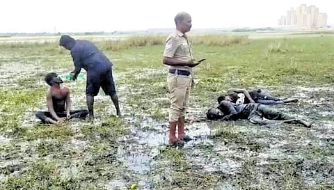 The video of the villagers beating up the alleged kidnappers has gone viral | Express