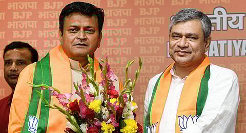 Union Minister Ashwini Vaishnaw with former JD(U) leader Ajay Alok as the latter joins BJP, at BJP headquarters in New Delhi.(Photo | PTI)