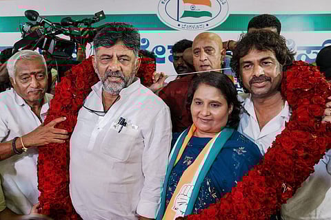 Karnataka Congress President D.K. Shivakumar with Geetha Shivarajkumar, wife of Kannada film actor Shivarajkumar, and party leader Madhu Bangarappa (R). (Photo | PTI)