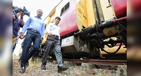 NIA team inspecting D1 and D2 compartments of Alappuzha-Kannur Express train in Kannur | Express 