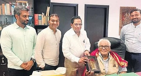 SRM University-AP pro-vice-chancellor Prof. D Narayana Rao and faculty interacted with Prof. CNR Rao, a world-renowned scientist and recipient of the Bharat Ratna.