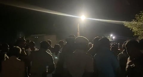 In this image dated March 23, 2023, a group of youths from Nagercoil, who visited Vengaivayal to “express solidarity with the villagers” were confronted by caste Hindus.(Photo | Screengrab)