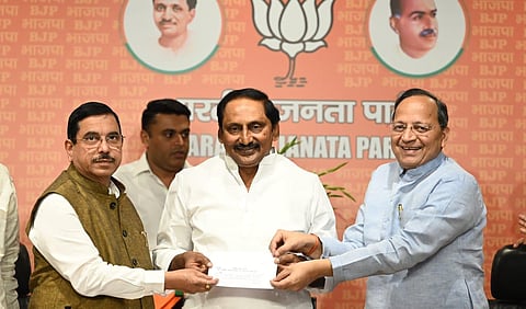 Former Andhra CM N Kiran Kumar Reddy (C) joins the BJP in presence of Union Minister Pralhad Joshi (L) and Arun Singh at the party HQ in New Delhi on Friday. (Photo | Shekhar Yadav, EPS)