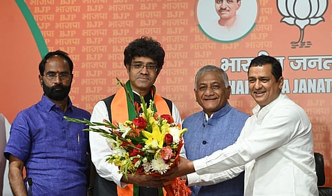 C.R. Kesavan,  great-grandson of India's first Governor General, C. Rajagopalachari join BJP in the presence of Union minister  VK Singh at BJP HQ  (Photo | EPS/ Shekhar Yadav)