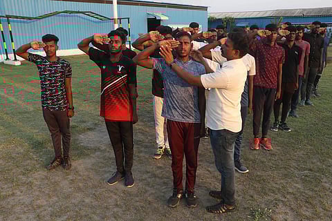 Sivaraj training students at Puthiya Siragugal IAS Academy in Kappur, Villupuram. (Photo | R Sriram, EPS)
