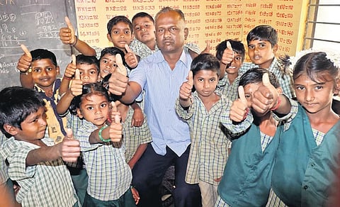 S Solomon Joseph, a teacher of Panchayat Union Primary School in Sirumalai Pudur, spent money from his pocket to make a smart classroom for his students | kk Sundar