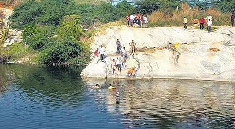 Drowned at a quarry near Tiruttani on Tuesday morning | Express
