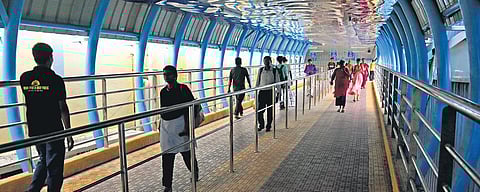 The skywalk-cum-FOB that connects MTC and SETC bus stands to the Tambaram railway station | Ashwin Prasath