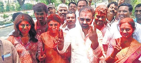Shivaleela, wife of Vinay Kulkarni, at the counting station in Dharwad on Saturday. (Photo | Express)