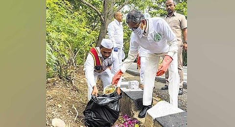 Former Chief Justice of India NV Ramana, participated in the cleanup drive. 