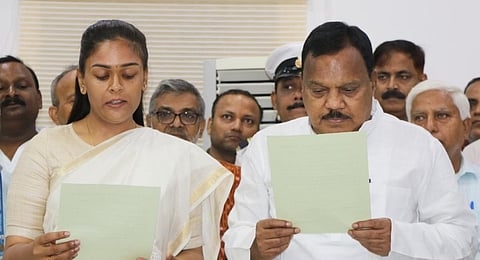 Newly-elected Jharsuguda MLA Deepali Das administered oath by Dy Speaker Rajnikant Singh | Shamim Qureshy