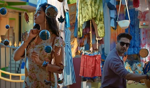 A scene from the song 'Kam Toh Nahi' (Photo | YouTube)