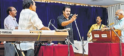Ayilam Unnikrishnan performs Kathaprasangam at the festival