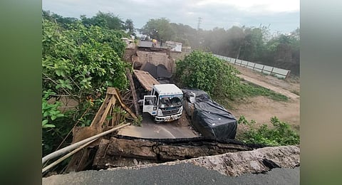 According to officials, the Danoi bridge snapped, interrupting road connectivity from Nahan and Renukji to Sangrah and Haripurdhar. (Photo | Express)