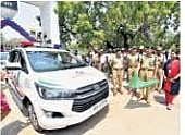 Chennai police commissioner Shankar Jiwal distributed eight new gadgets to traffic police