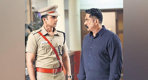 A still from the movie Por Thozhil.