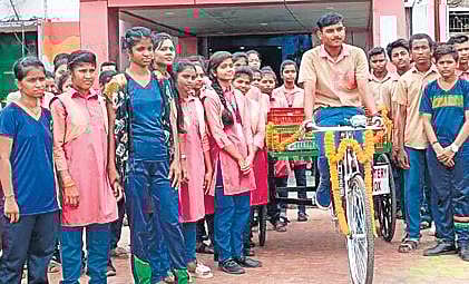 Students of ITI Berhampur with the newly-launched e-trolley | Express