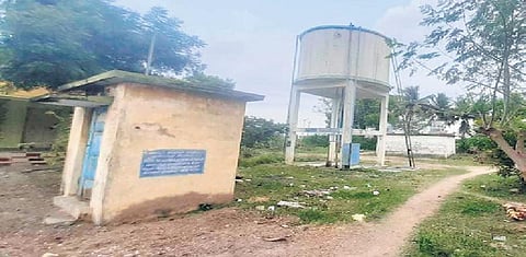 The overhead tank with which water is supplied to Puduvettakudi village in Perambalur district | Express