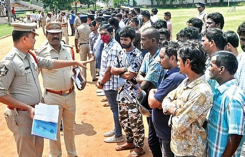 Vizag police commissioner CM Trivikram Varma counselling rowdy-sheeters| G Satyanarayana