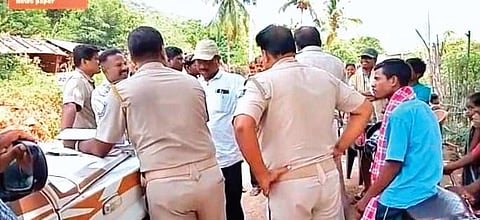 Odisha police holding discussion with AP officials at Manikpatana village | Express
