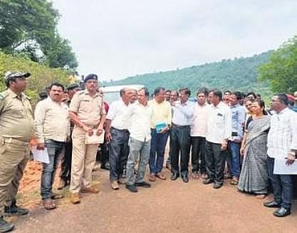 Officials of Odisha and Andhra Pradesh at a village in Talagulu panchayat