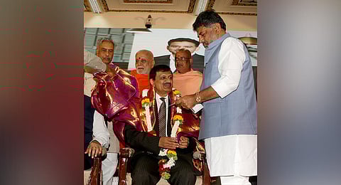 ​  Sri Jayadeva Institute director Dr CN Manjunath receives Kempegowda Award  on behalf of the hospital. (Photo | Shashidhar Byrappa, EPS)  ​